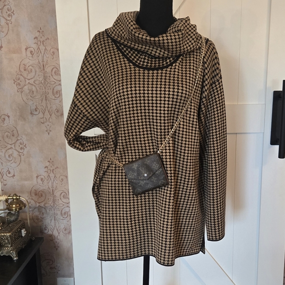 CALVIN KLEIN Houndstooth Cowl Neck Sweater - Black and Tan- Size Large - Picture 1 of 10